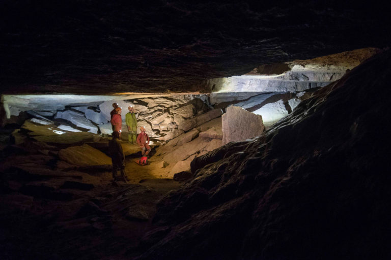 Spéléologie rivière souterraine